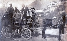 giovani cantano su carrozza, foto d'epoca