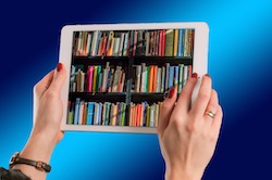 tablet con libreria nel display