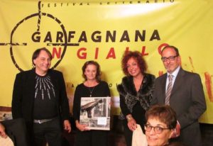 l'autrice nella foto della premiazione