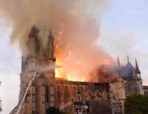 notre dame incendio